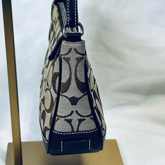 Vintage Coach Shoulder Signature Demi Pochette - Picture 4 of 9